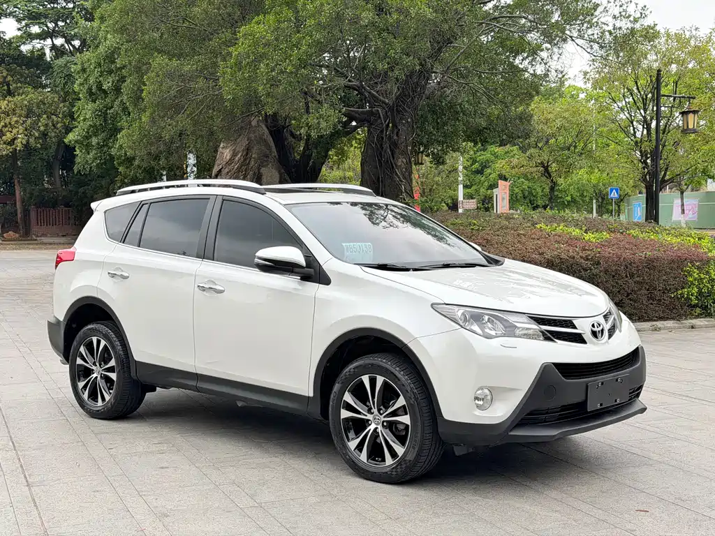 Toyota RAV4 2016 — фото 3