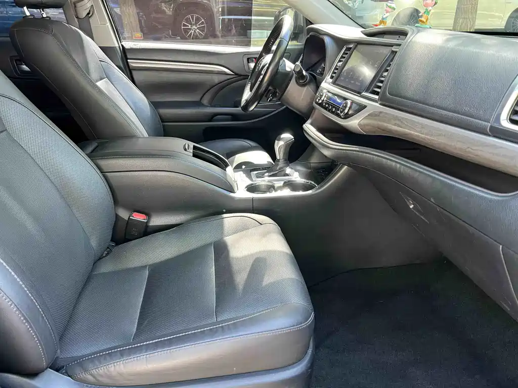 Toyota Highlander 2018 — фото 18