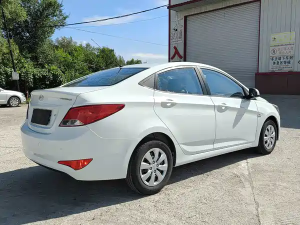 Hyundai Accent 2015