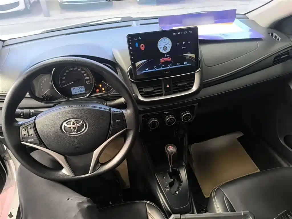 Toyota Yaris L 2021 — фото 10