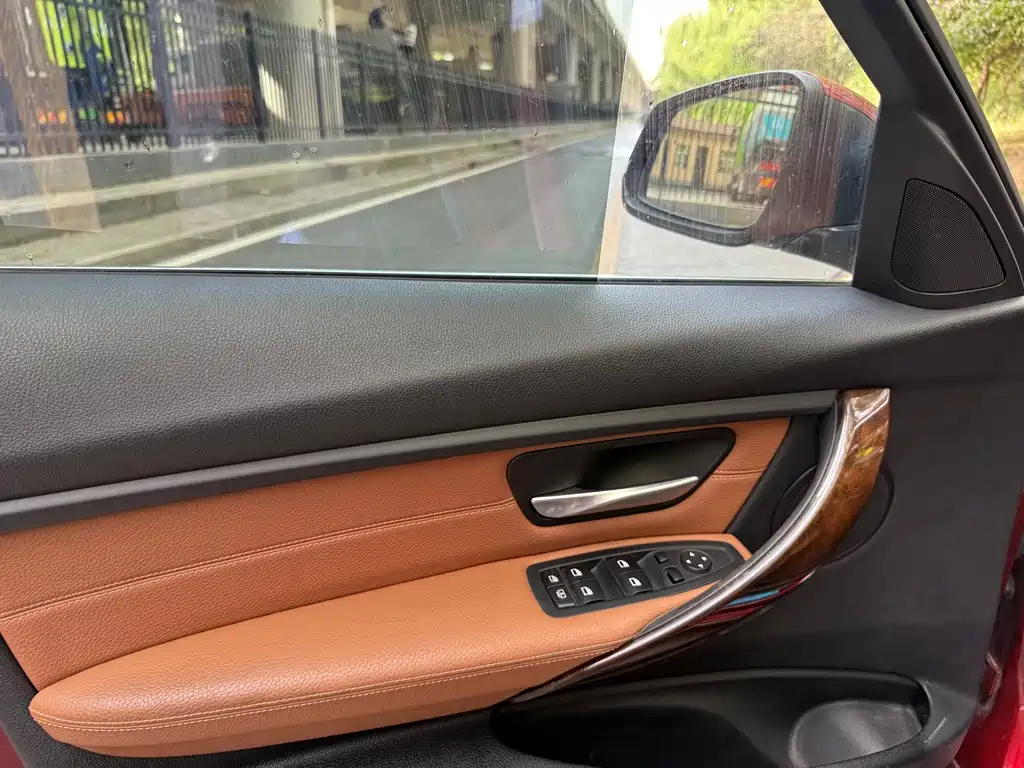 BMW 3 Series 2015 — фото 10