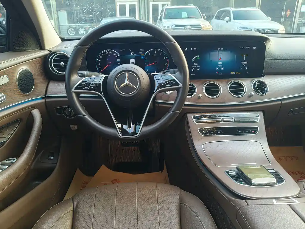 Mercedes-Benz E-Class 2023 — фото 19