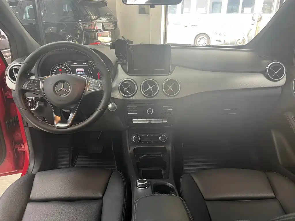 Mercedes-Benz B-Class 2016 — фото 13
