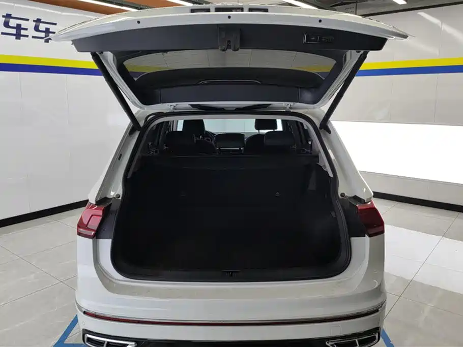 Volkswagen Tiguan L 2024 — фото 4