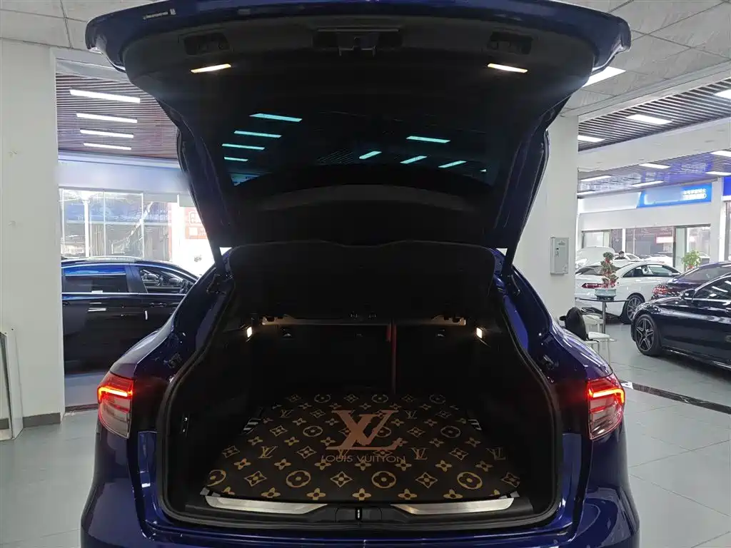Maserati Levante 2016 — фото 15