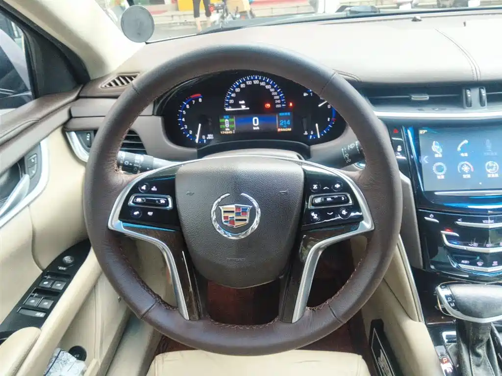 Cadillac XTS 2015 — фото 11