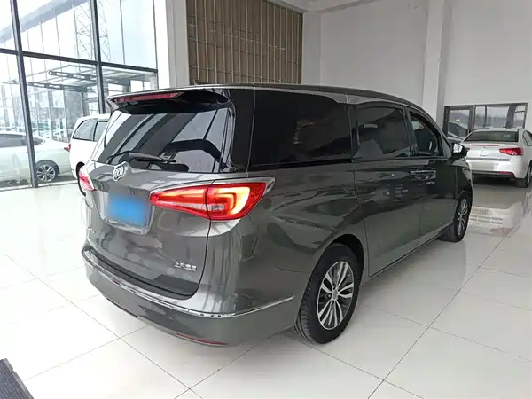 Buick GL8 2017