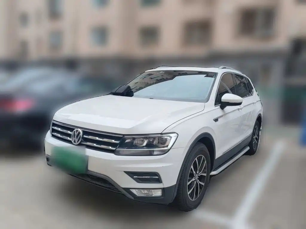 Volkswagen Tiguan L 2018 — фото 1