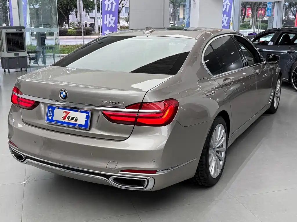BMW 7 Series 2017 — фото 14