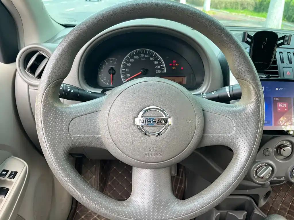 Nissan Sunny 2012 — фото 11
