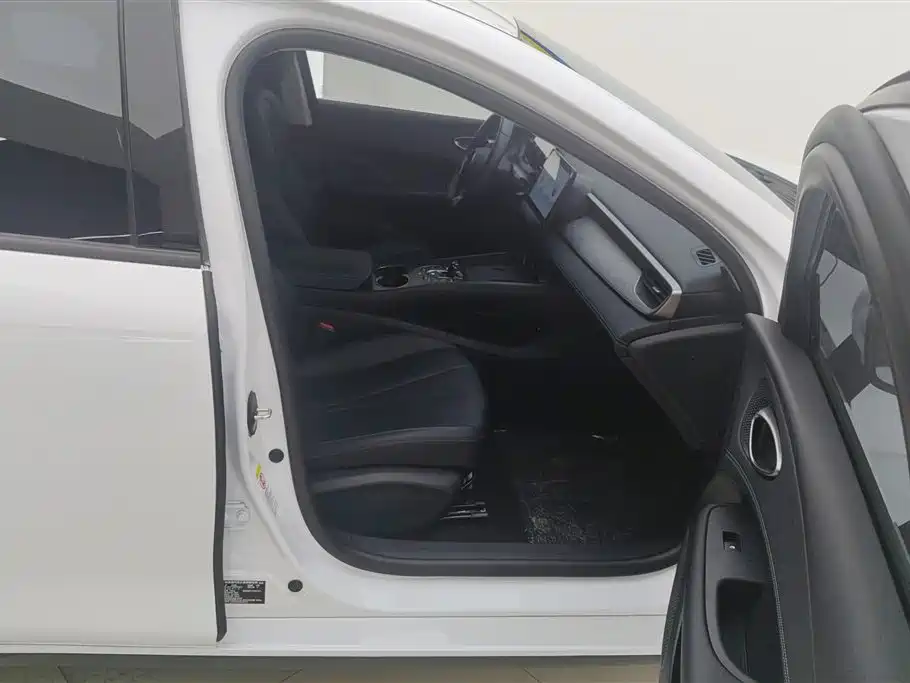 BYD Seal 05 DM-i 2025 — фото 8