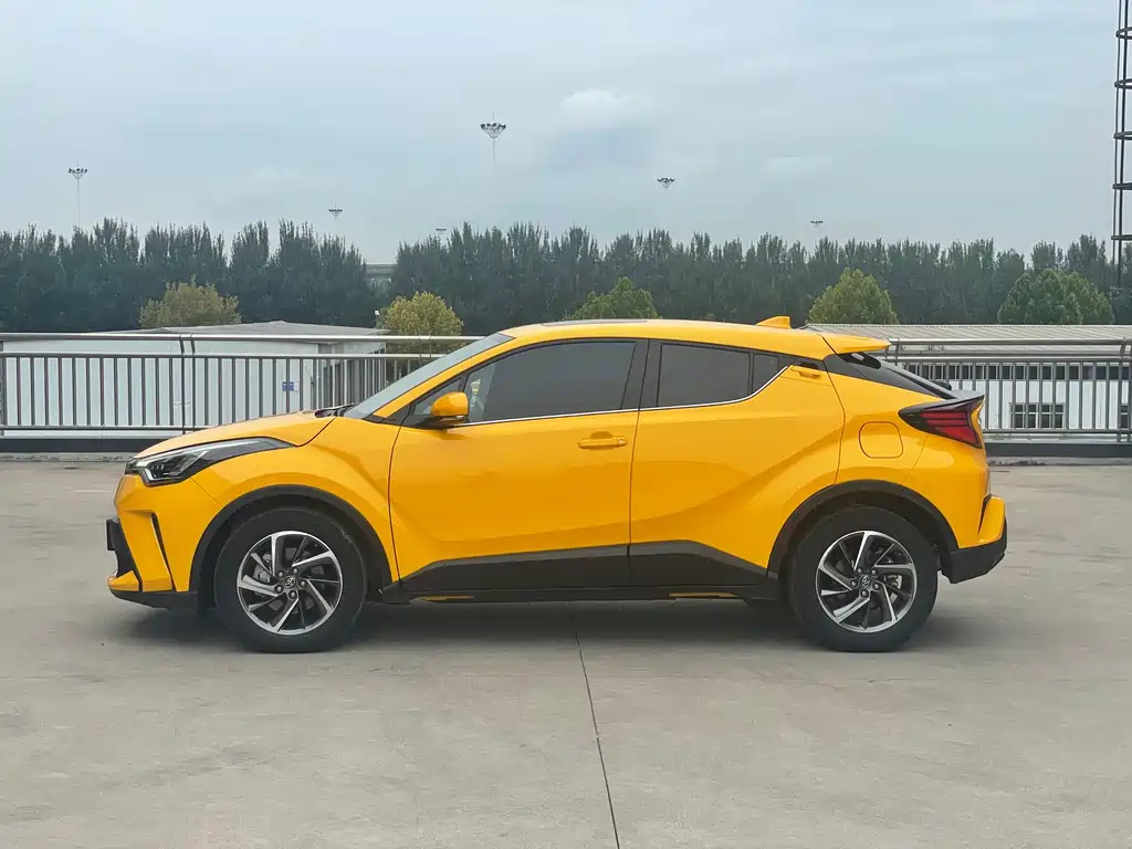 Toyota C-HR 2022 — фото 7