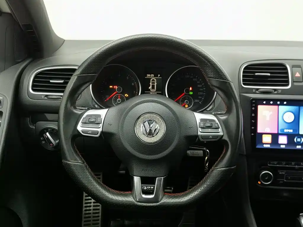 Volkswagen Golf GTI 2012 — фото 11