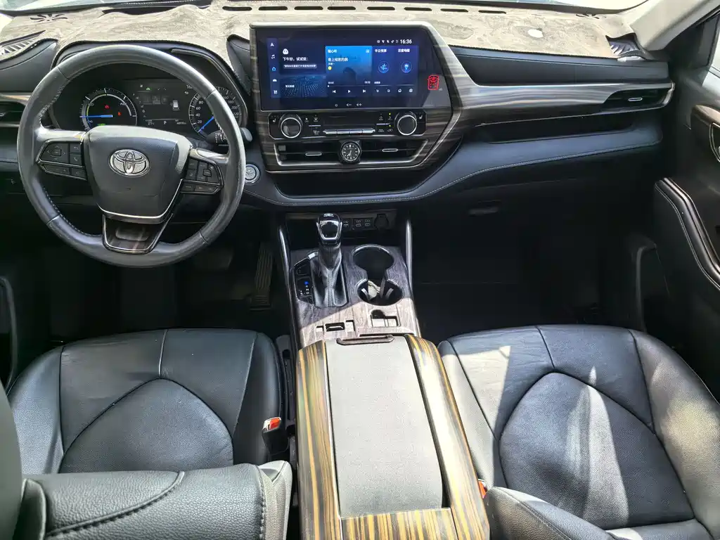 Toyota Highlander 2024 — фото 10