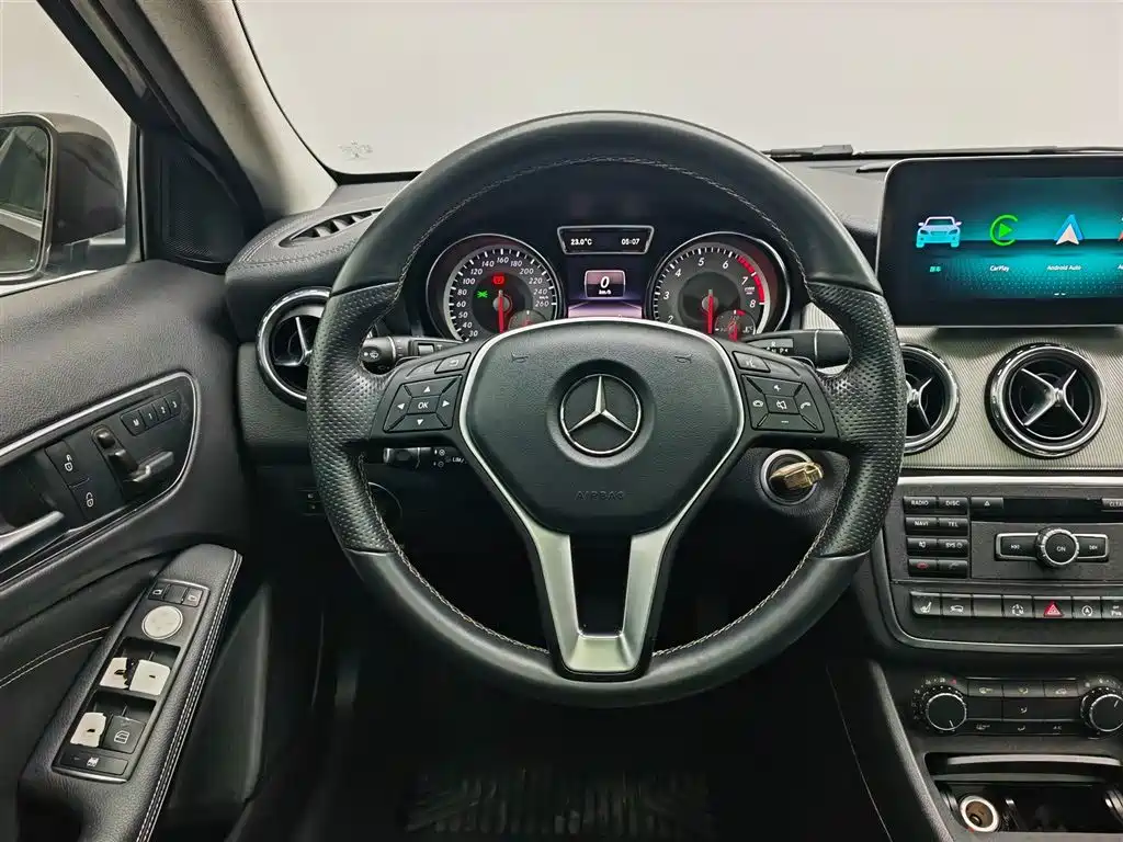 Mercedes-Benz GLA 2015 — фото 11