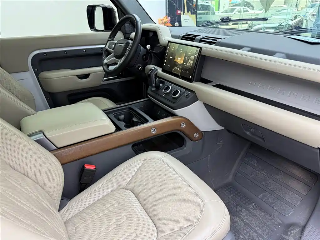 Land Rover Defender 2022 — фото 19
