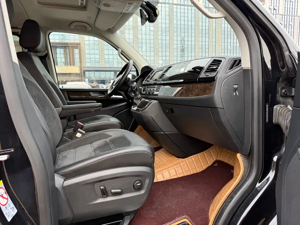 Volkswagen Multivan 2018 — фото 13