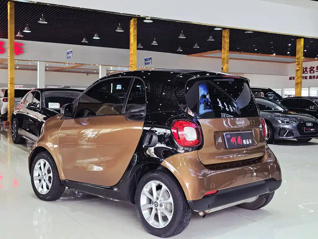 smart Fortwo 2017 — фото 11