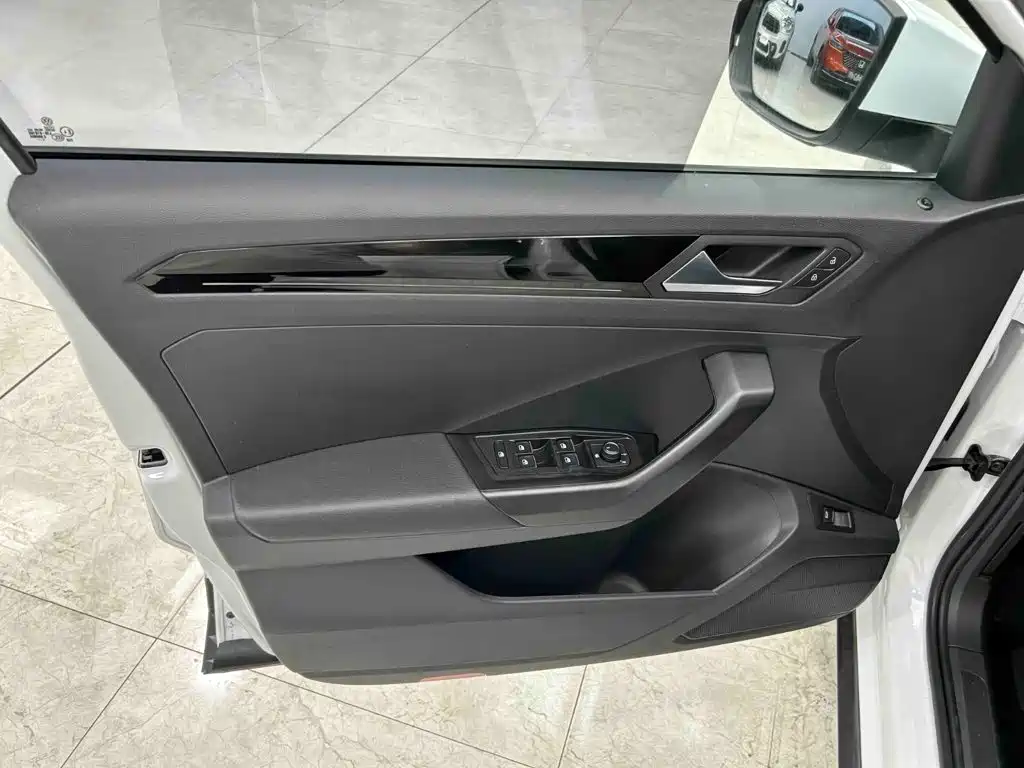 Volkswagen T-Roc 2022 — фото 10