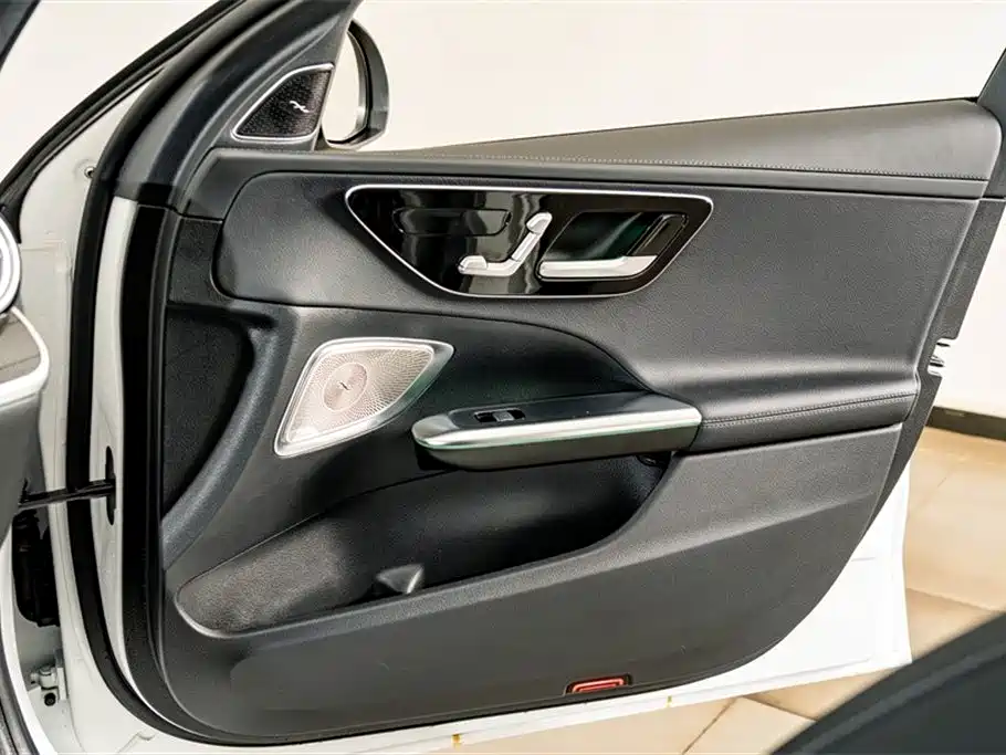 Mercedes-Benz C-Class 2024 — фото 15