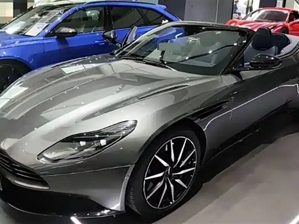 Aston Martin DB11 2021 — фото 2