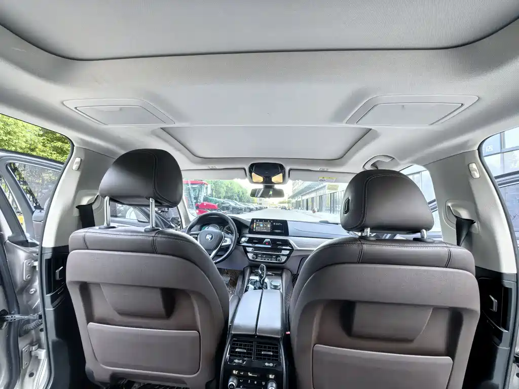BMW 5 Series 2018 — фото 22
