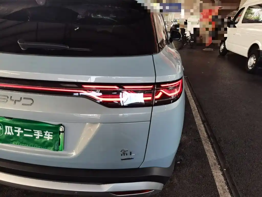 BYD Song L DM-i 2025 — фото 8