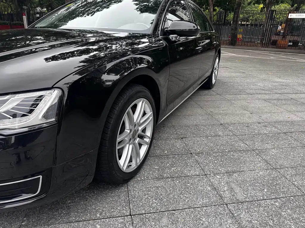 Audi A8 2016 — фото 19