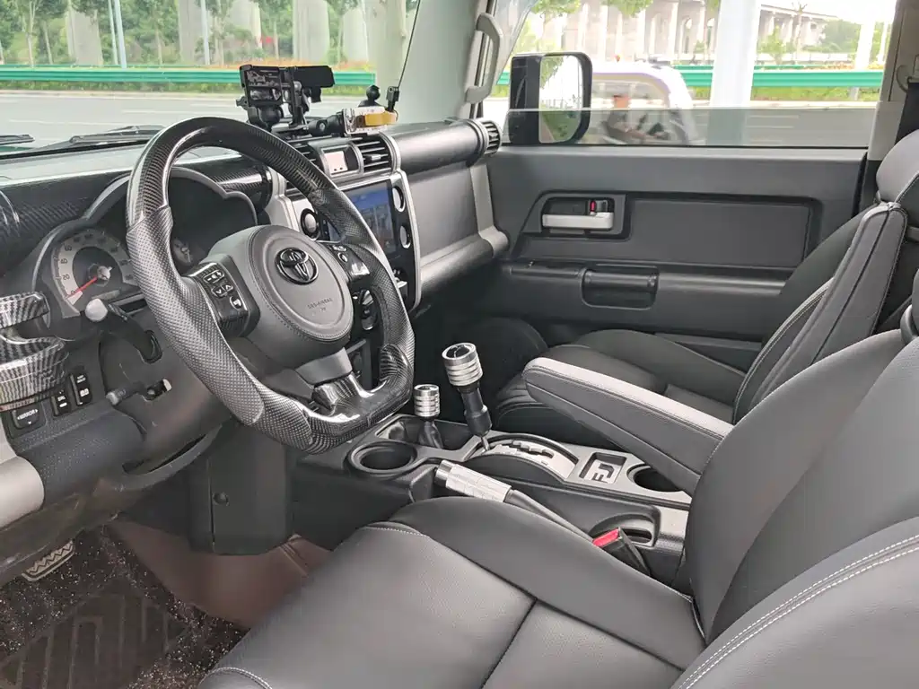 Toyota FJ Cruiser 2018 — фото 8