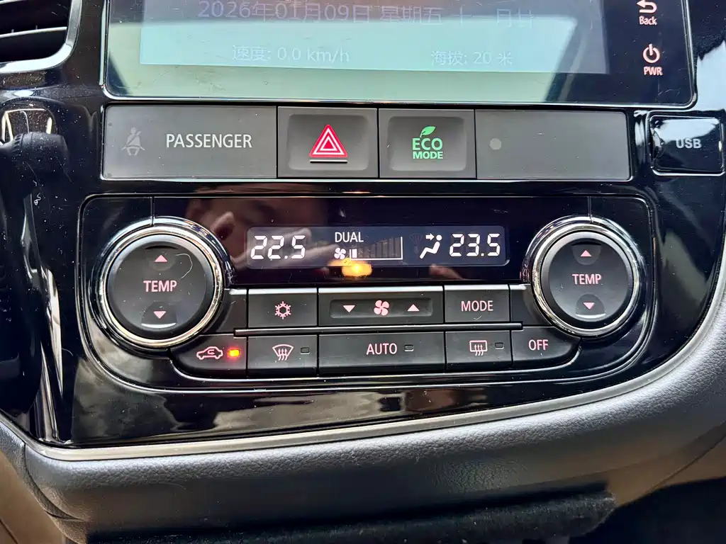 Mitsubishi Outlander 2018 — фото 15
