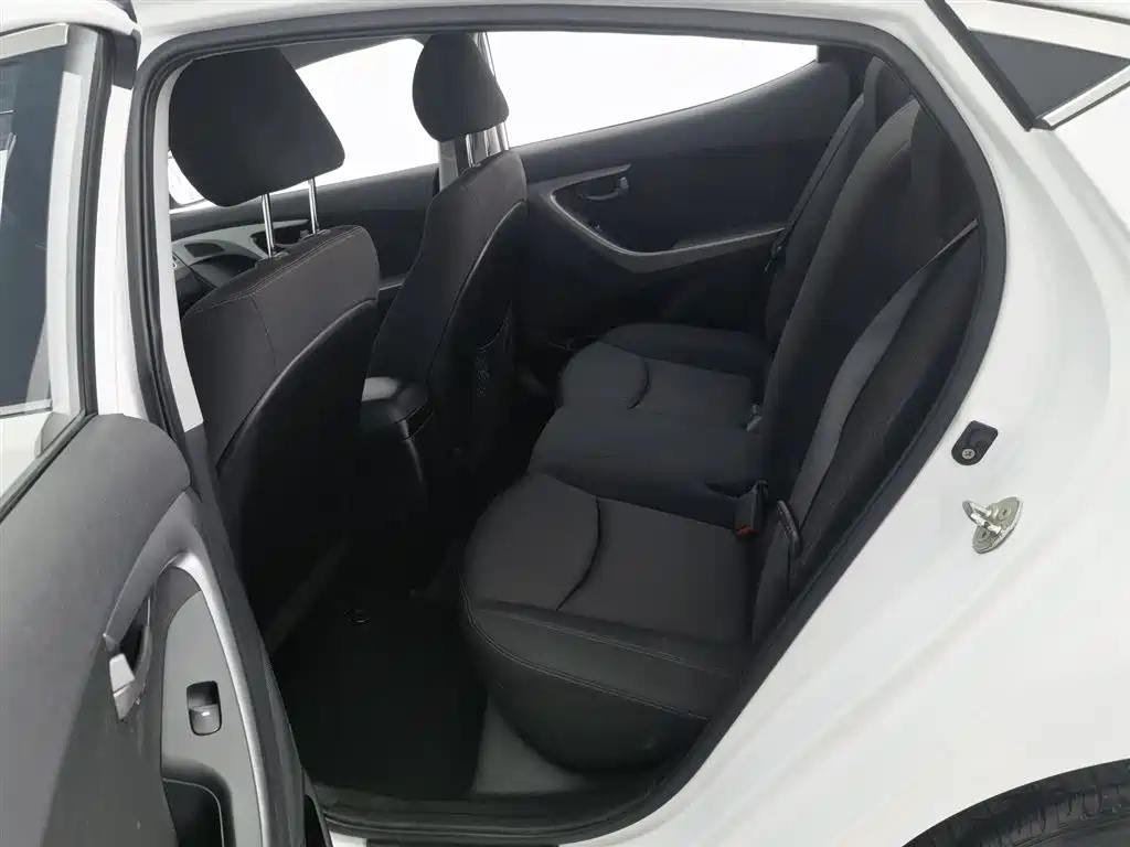 Hyundai Elantra Langdong 2016 — фото 15