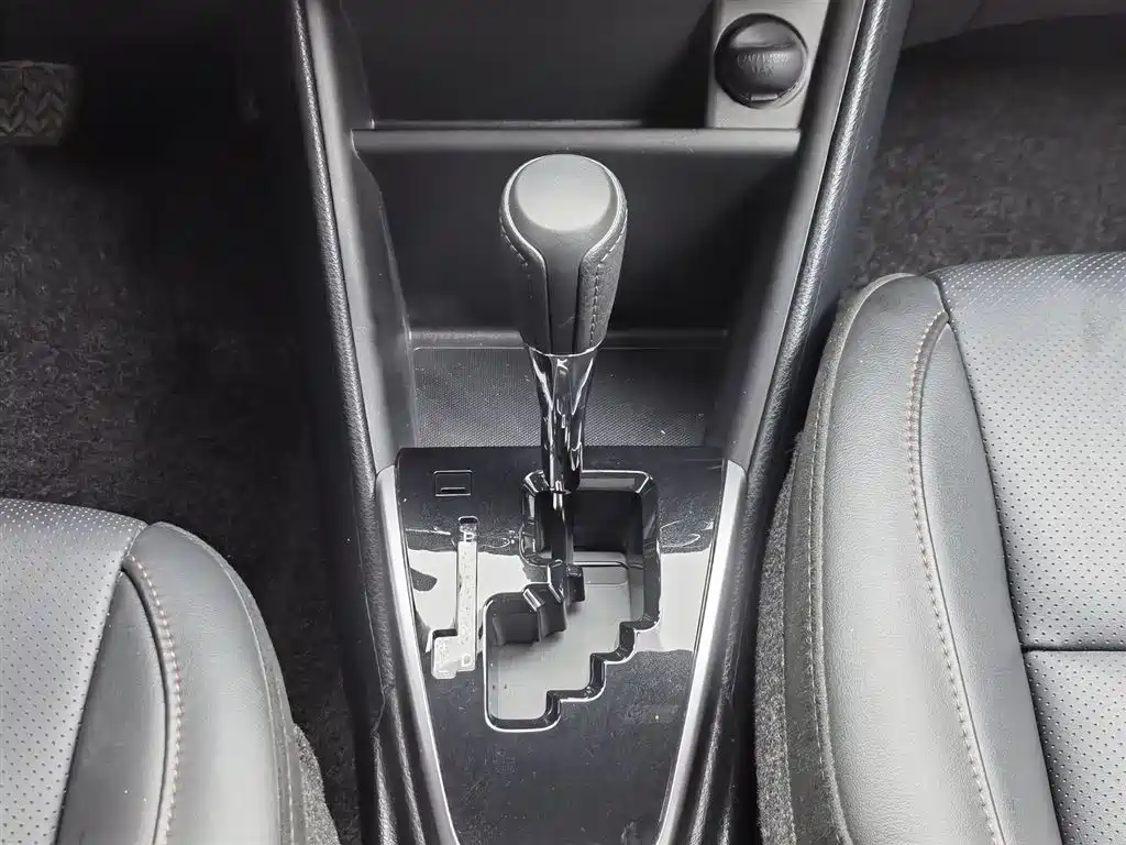 Toyota Yaris L 2022 — фото 13