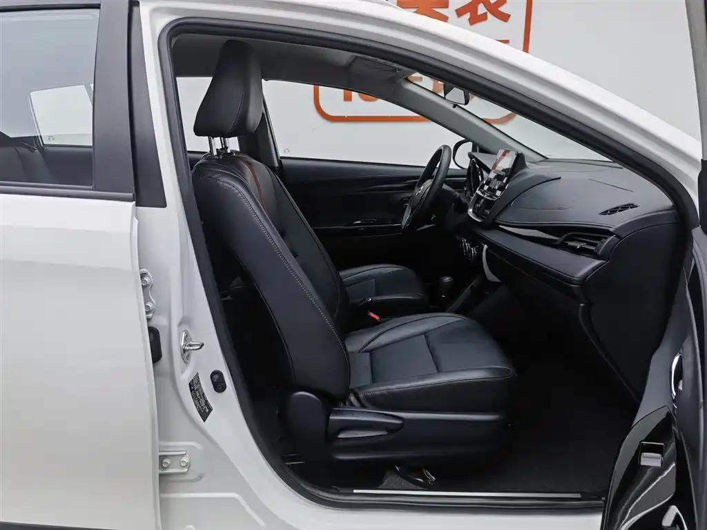 Toyota Yaris L 2022 — фото 23