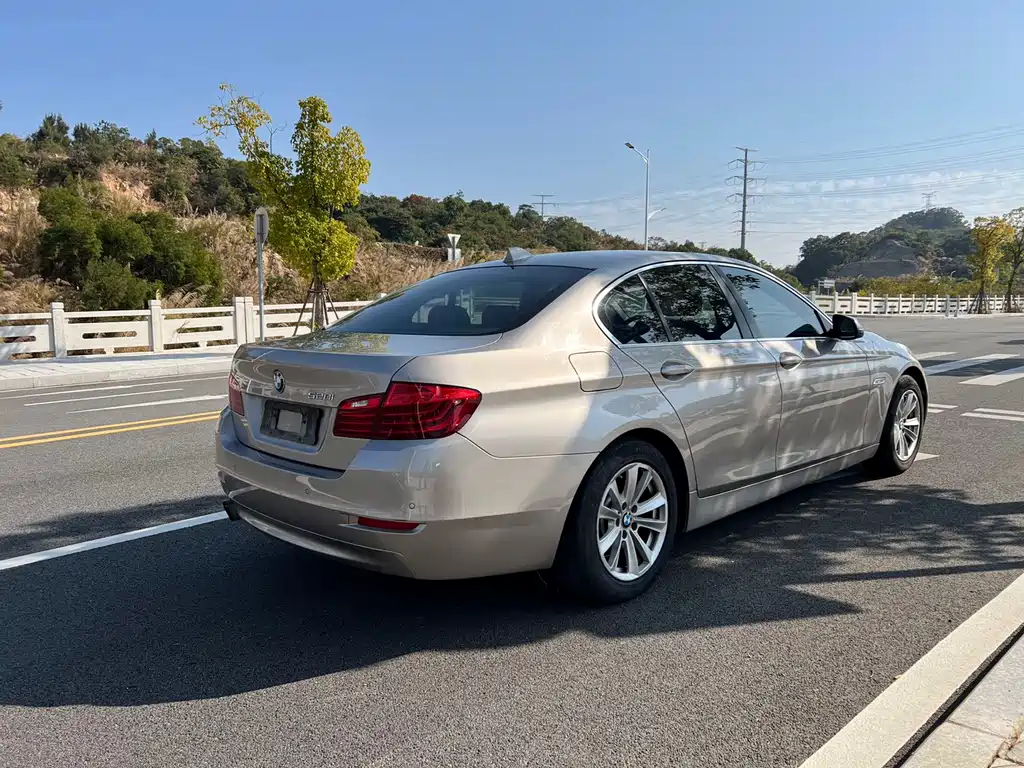 BMW 5 Series 2015 — фото 11