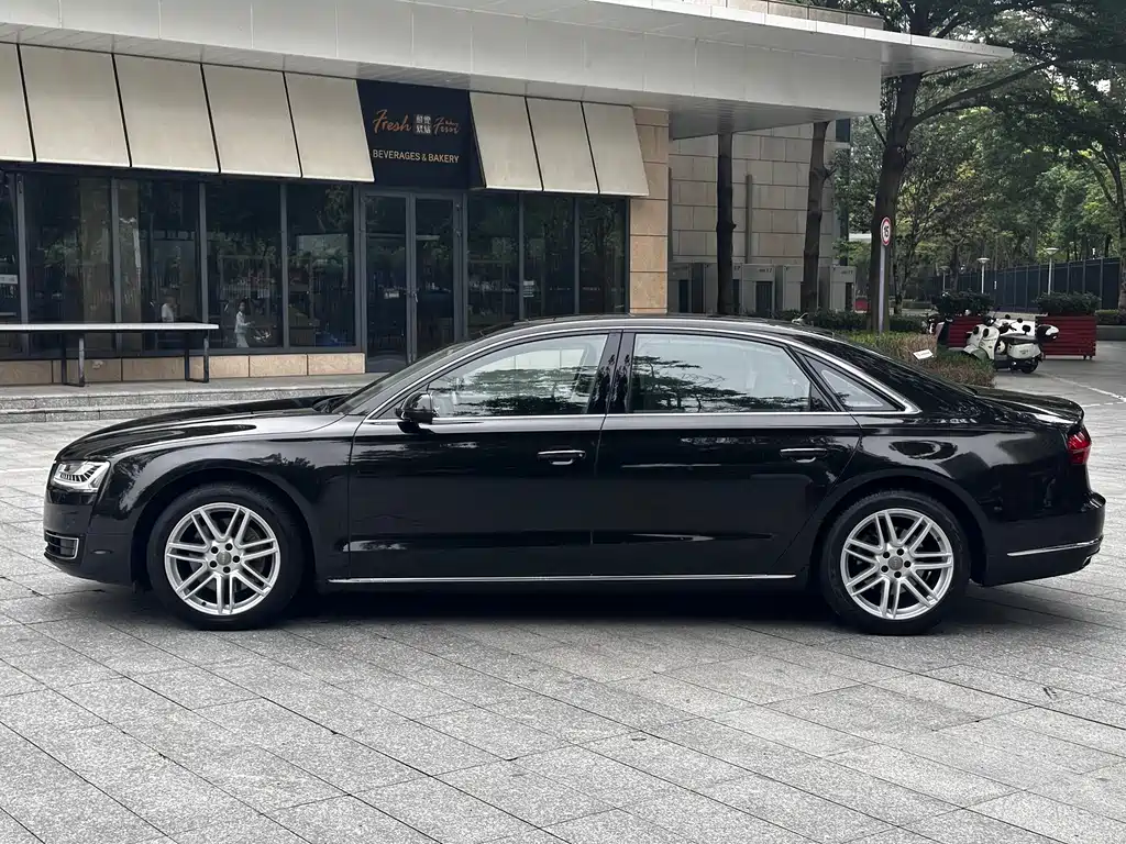 Audi A8 2016 — фото 18