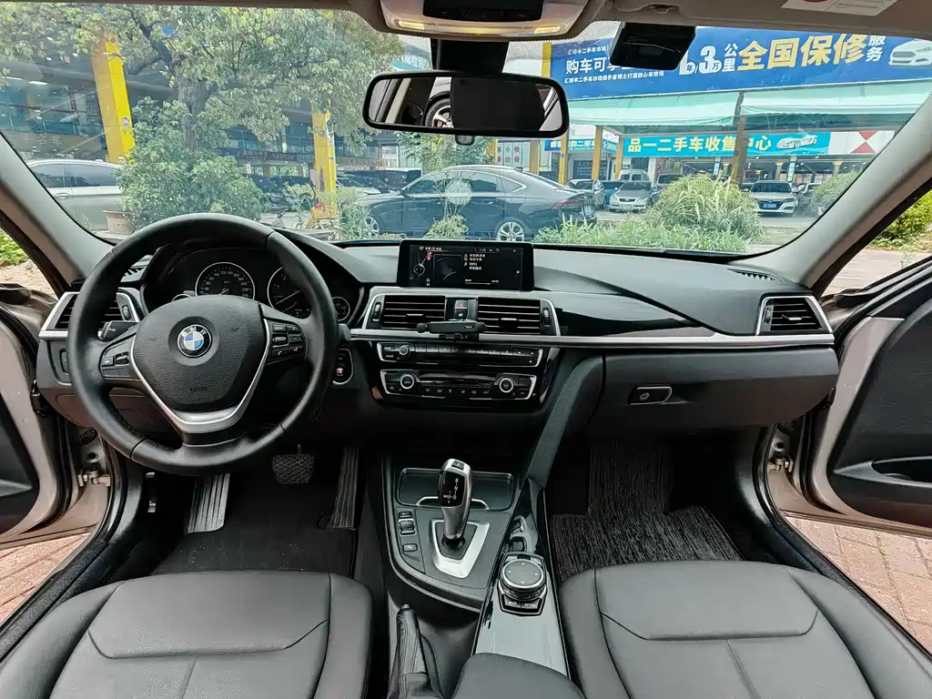 BMW 3 Series 2017 — фото 12