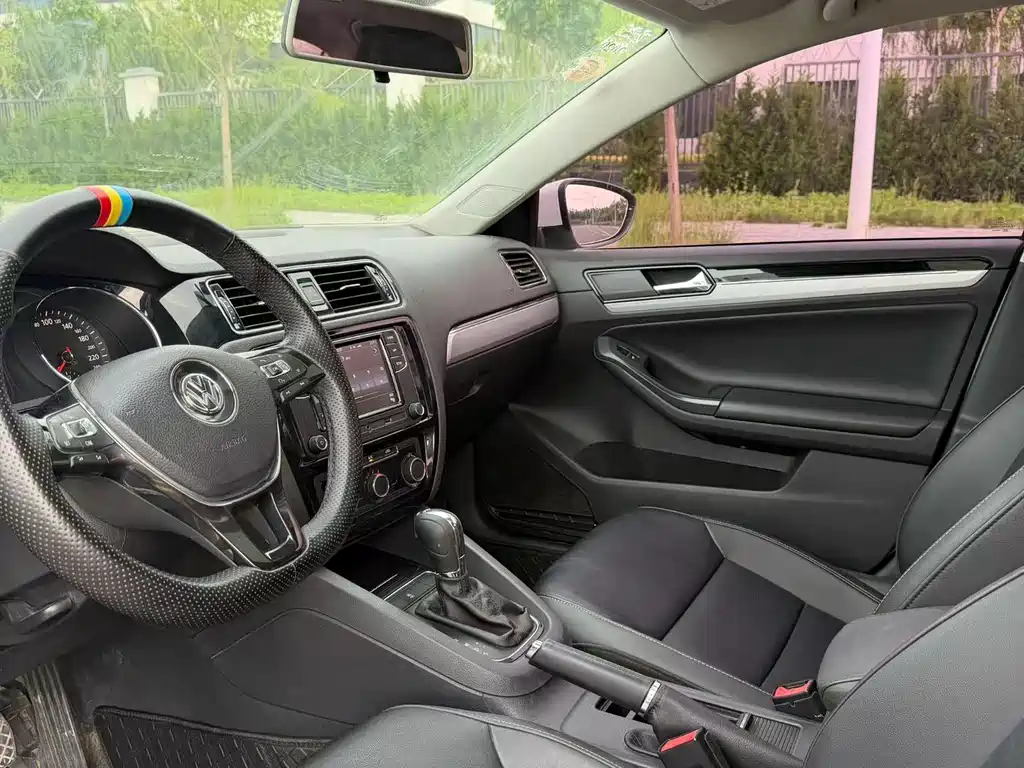 Volkswagen Sagitar 2018
