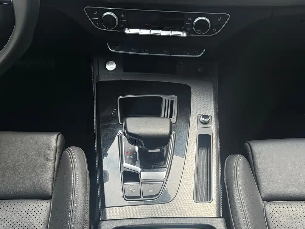 Audi Q5L 2023 — фото 11