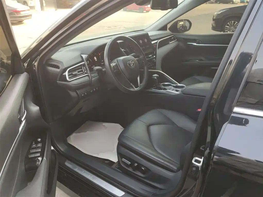 Toyota Camry 2023 — фото 16