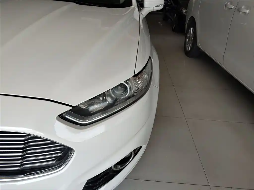 Ford Mondeo 2015 — фото 24
