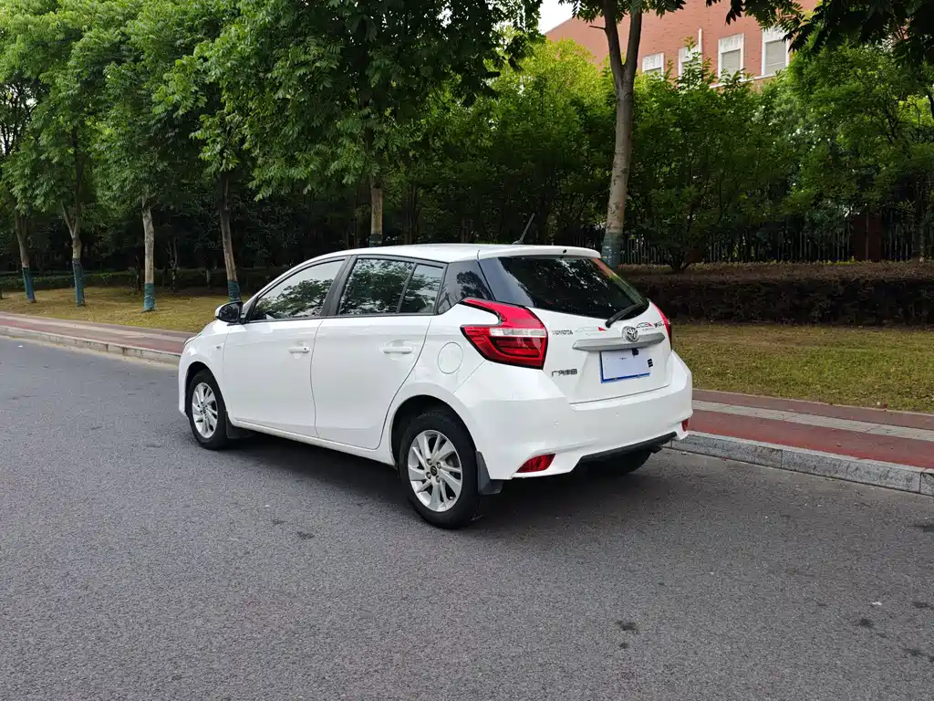 Toyota Yaris L 2018 — фото 9