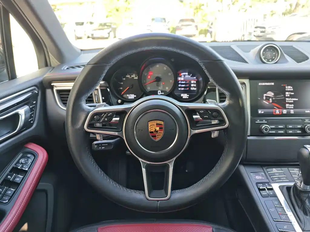 Porsche Macan 2018 — фото 10