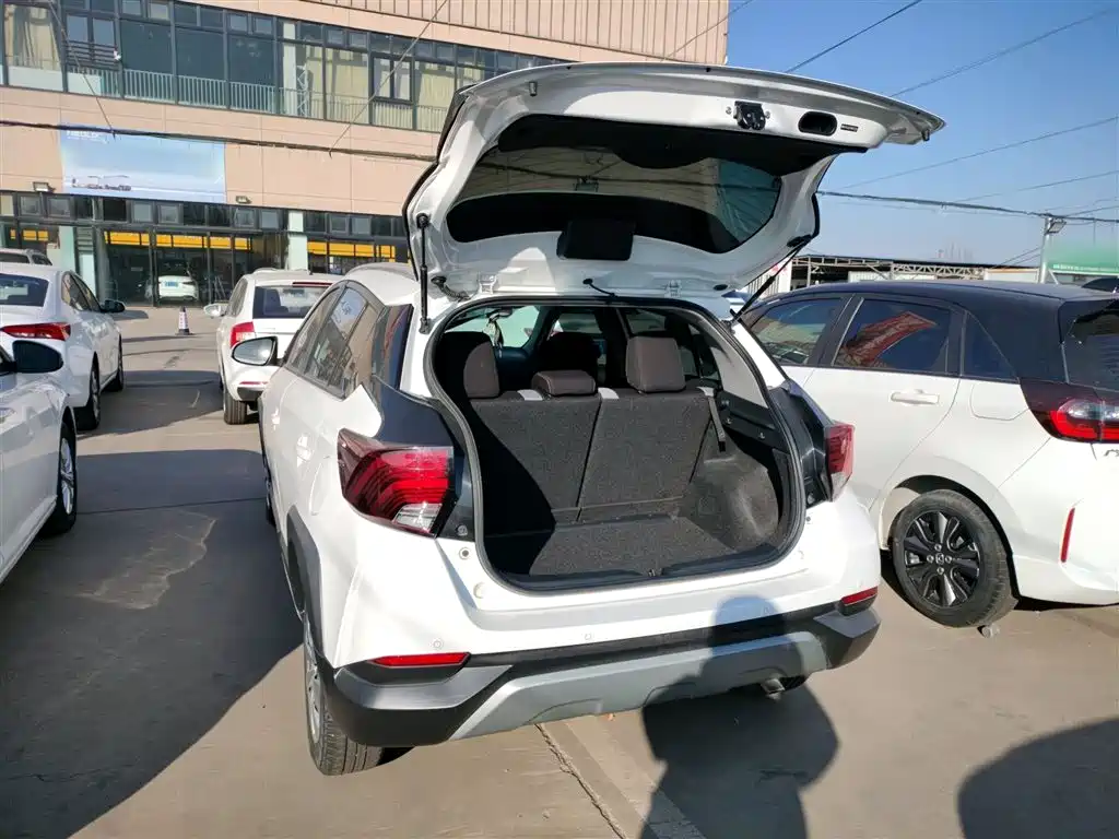 Toyota Yaris L 2022 — фото 19