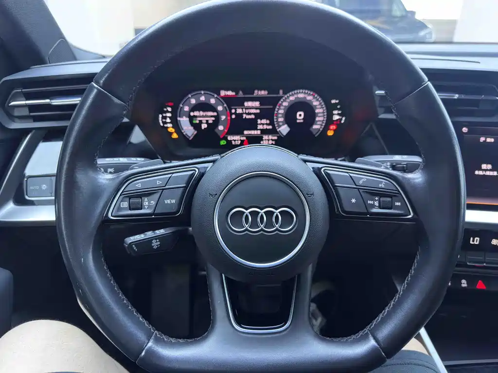 Audi A3 2023 — фото 12