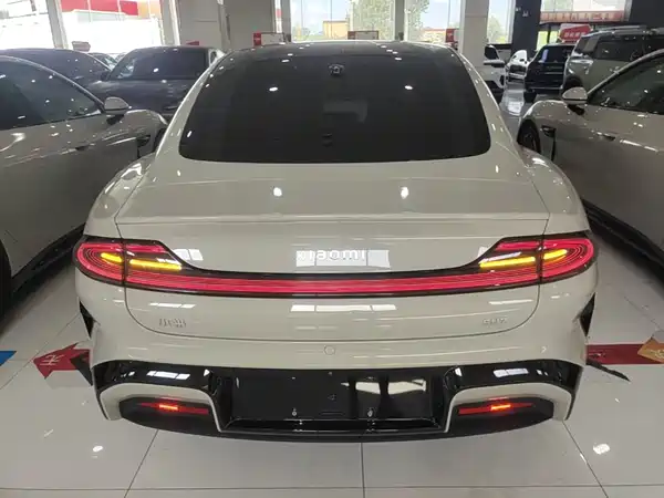 Xiaomi SU7 2025