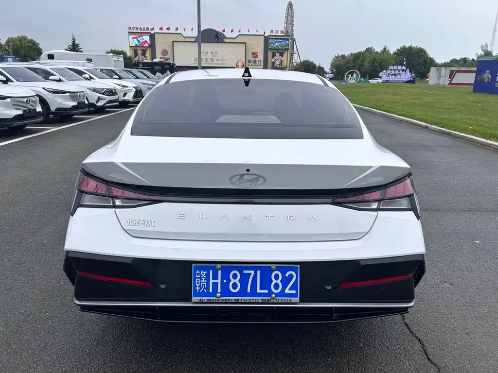 Hyundai Elantra 2023 — фото 11