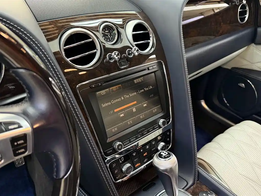 Bentley Flying Spur 2014 — фото 15
