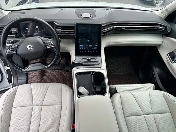 NIO ES8 2019