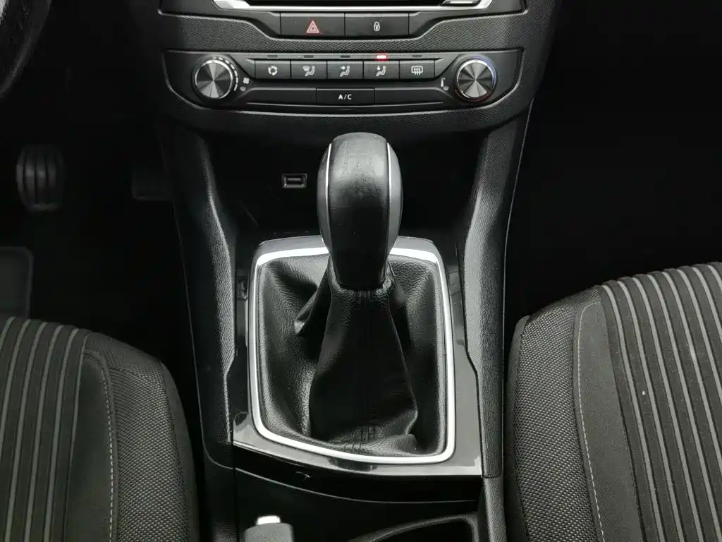 Peugeot 408 2015 — фото 13