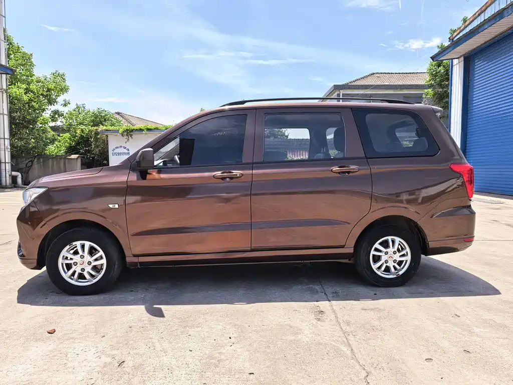 Wuling Hongguang 2019 — фото 2